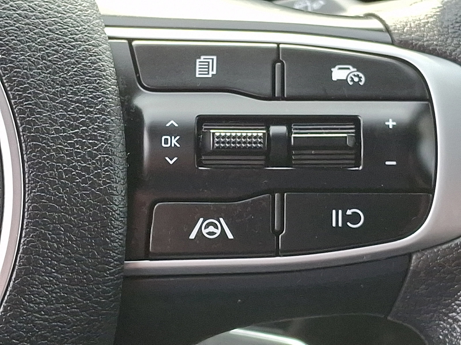 Used 2024 Kia Sportage LX image 22