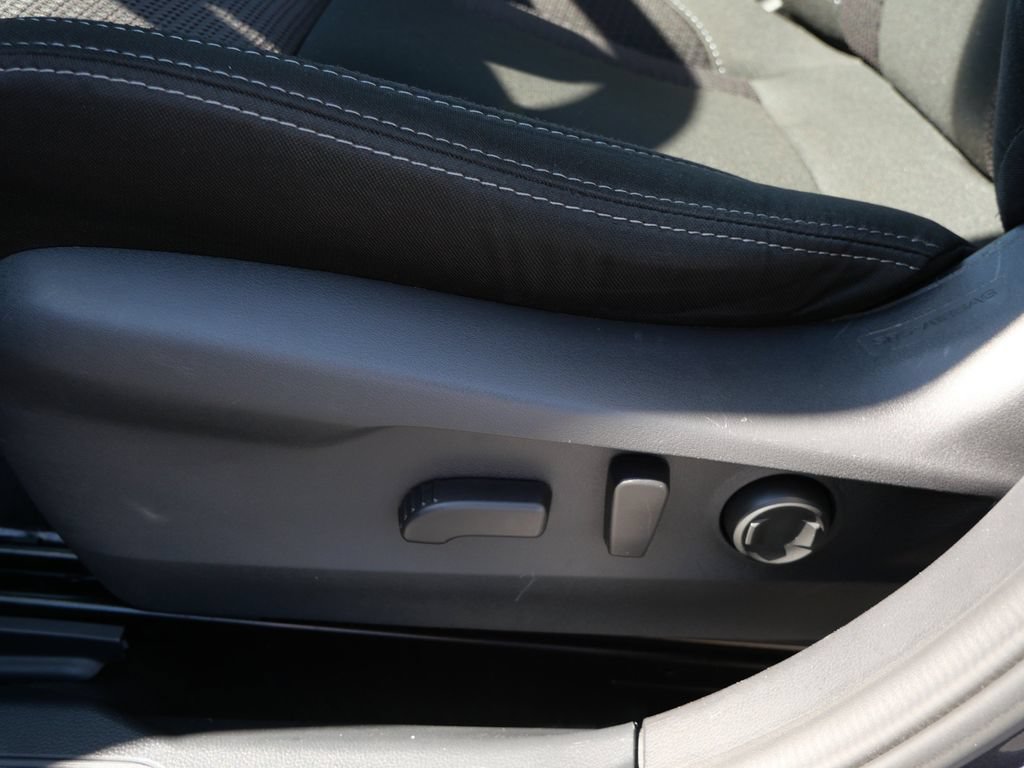 Used 2025 Subaru Outback Premium AWD/4WD image 18