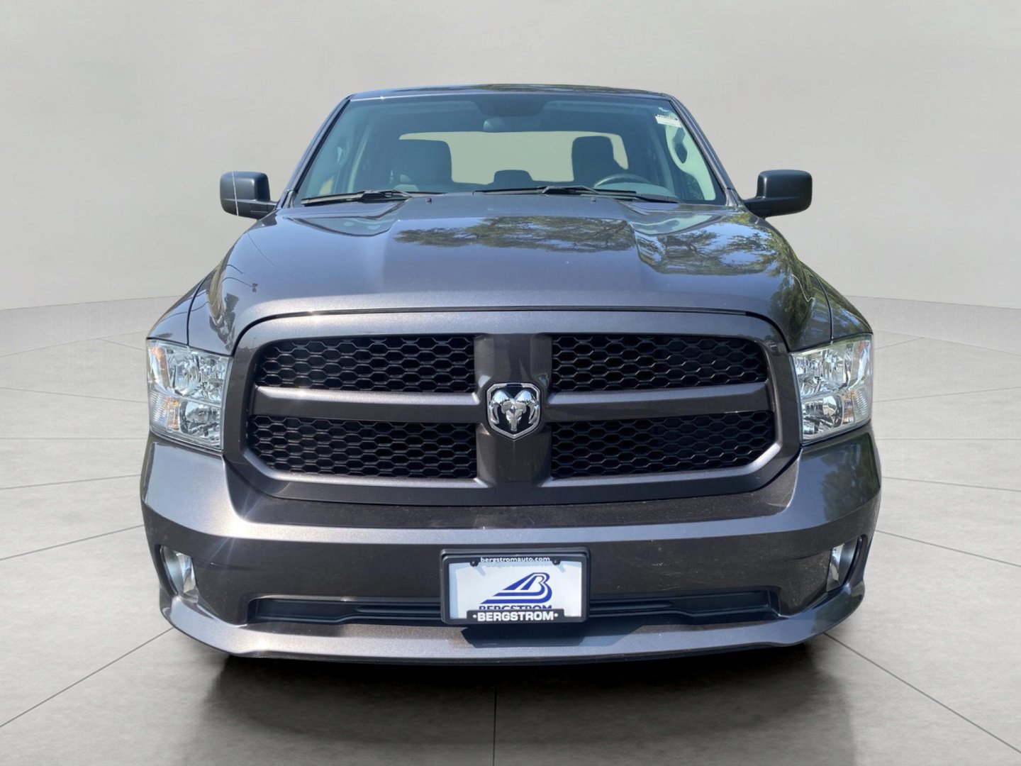 Used 2017 RAM 1500 Express AWD/4WD image 3