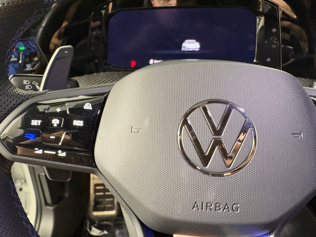 Used 2025 Volkswagen Golf R Black Edition AWD/4WD image 23