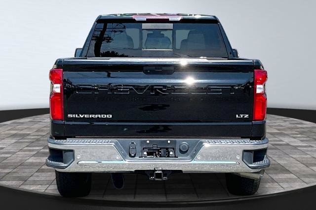 Used 2022 Chevrolet Silverado 1500 LTZ w/ LTZ Premium Package AWD/4WD image 4
