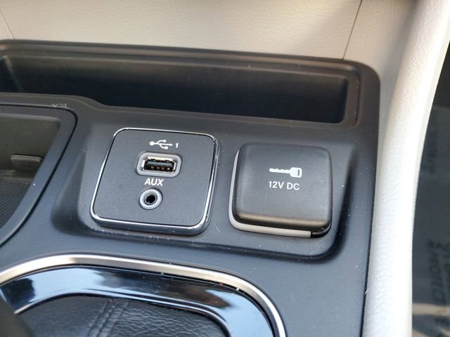 Used 2019 Jeep Cherokee Overland w/ Technology Group image 29