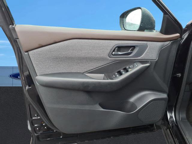 Used 2023 Nissan Rogue S image 19