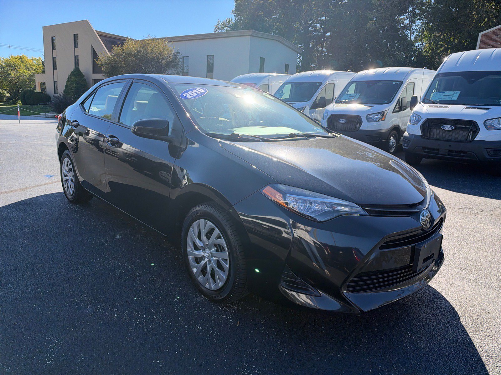 Used 2019 Toyota Corolla LE FWD image 3