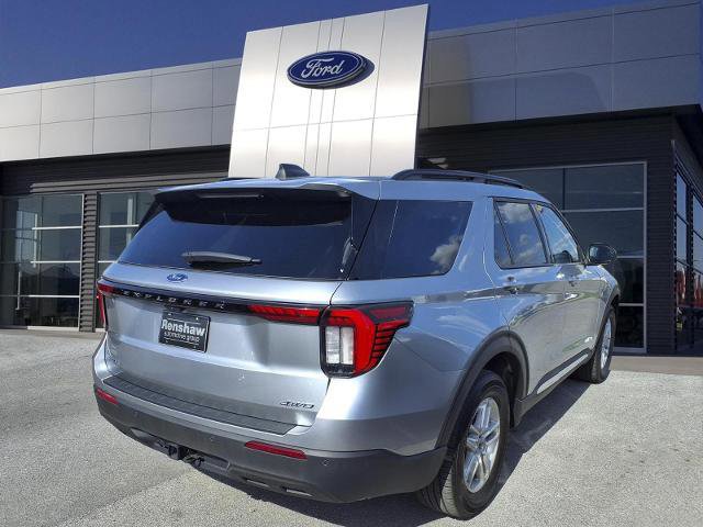 Certified 2025 Ford Explorer Active image 3