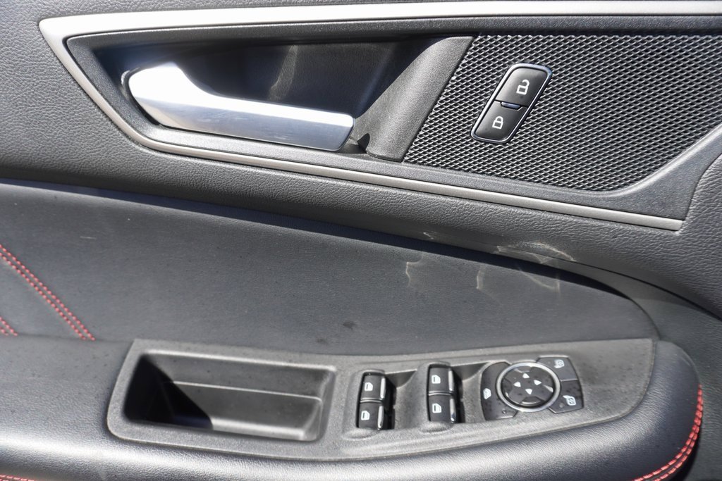 Certified 2023 Ford Edge ST-Line image 9