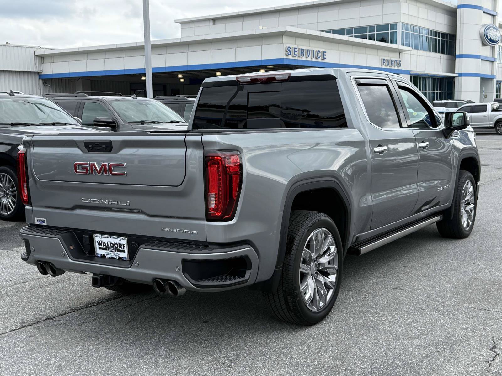 Used 2025 GMC Sierra 1500 Denali w/ Denali Reserve Package AWD/4WD image 2