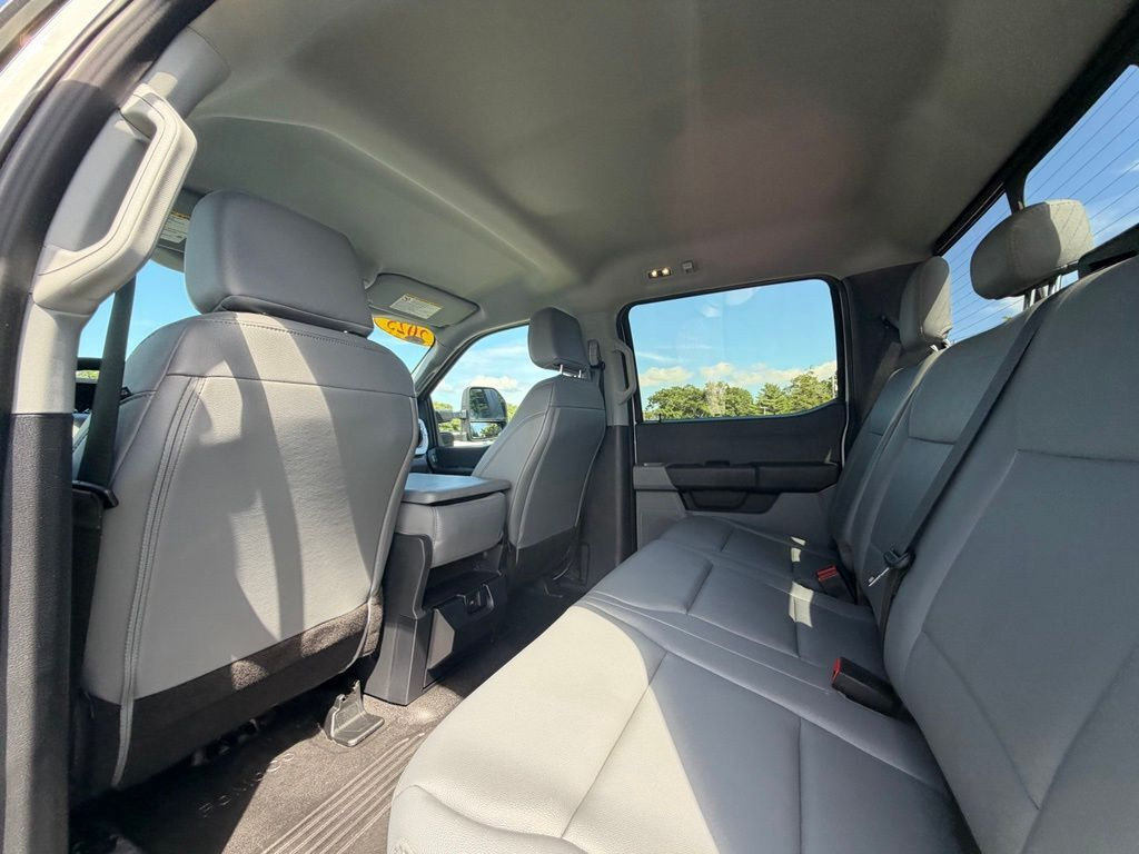 Certified 2025 Ford F250 XL w/ XL Off-Road Package AWD/4WD image 9