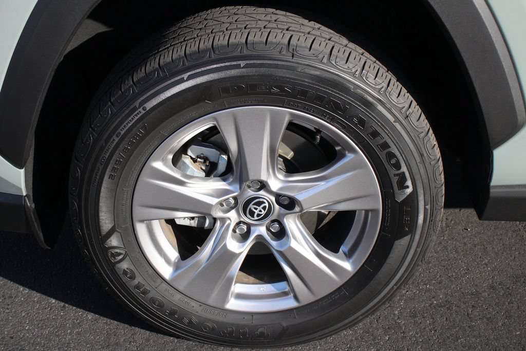 Used 2023 Toyota RAV4 XLE AWD/4WD image 14
