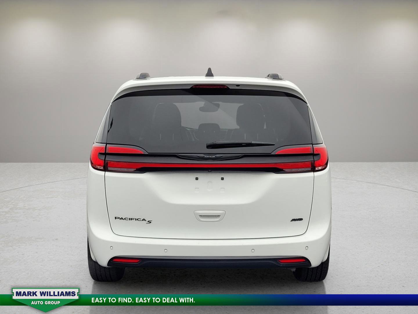 Used 2023 Chrysler Pacifica Touring-L w/ S Appearance Package image 4