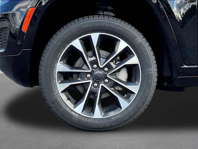 Used 2023 Jeep Grand Cherokee Overland w/ Luxury Tech Group IV AWD/4WD image 36