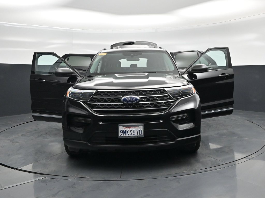 Certified 2024 Ford Explorer XLT RWD image 32