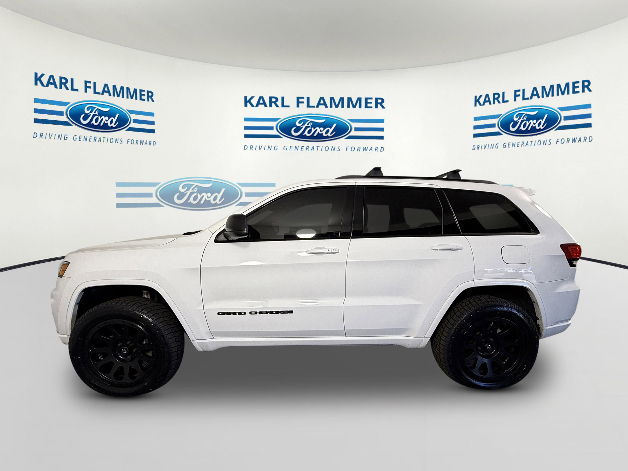 Used 2020 Jeep Grand Cherokee Altitude image 5