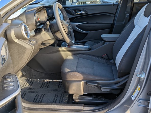 Used 2025 Chevrolet Trax LS FWD image 13