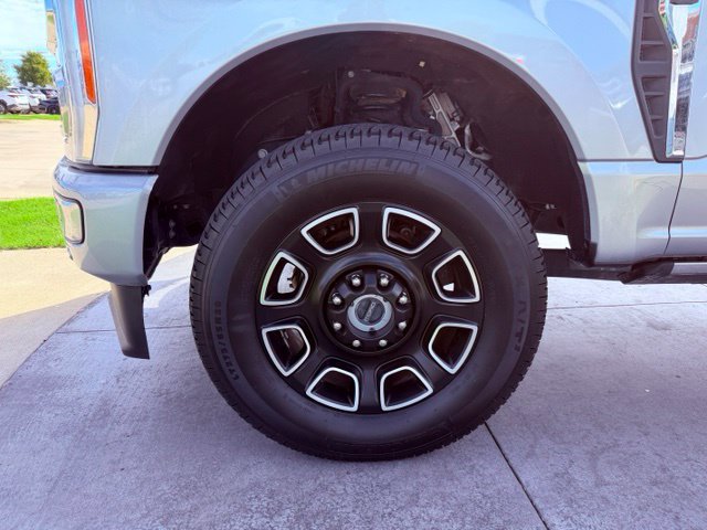Certified 2023 Ford F250 Platinum w/ FX4 Off-Road Package AWD/4WD image 4