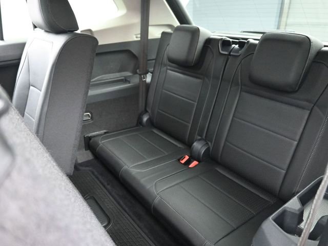 Used 2020 Volkswagen Tiguan SE w/ Panoramic Sunroof Package image 27