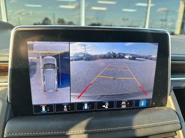 Used 2021 Chevrolet Suburban Premier w/ Premium Package image 12