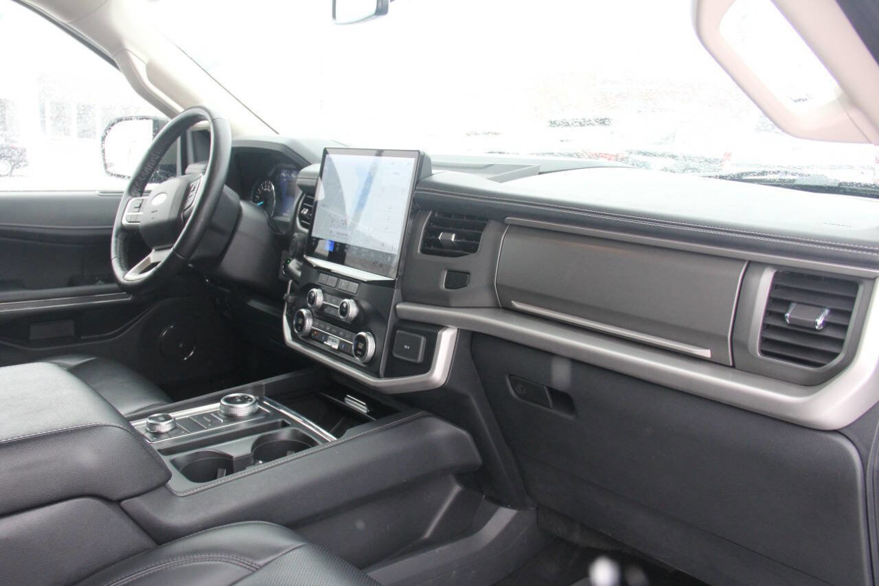 Certified 2024 Ford Expedition XLT image 26