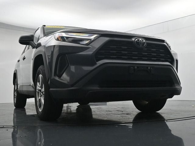 Used 2025 Toyota RAV4 LE AWD/4WD image 32