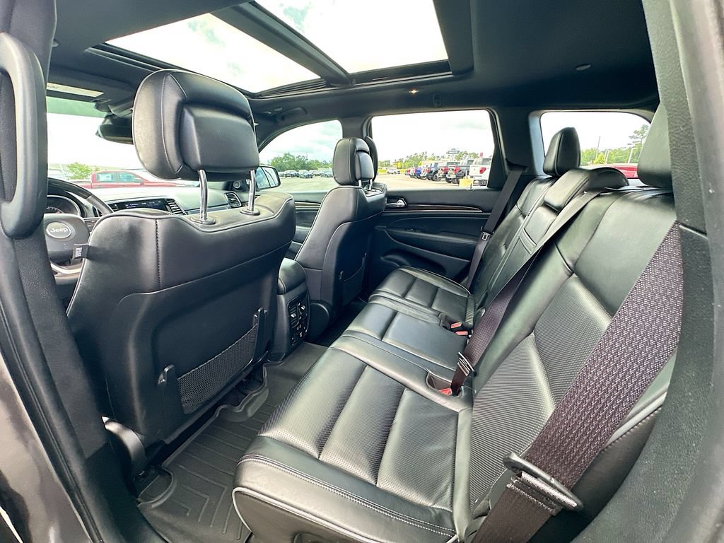 Used 2019 Jeep Grand Cherokee Overland AWD/4WD image 4