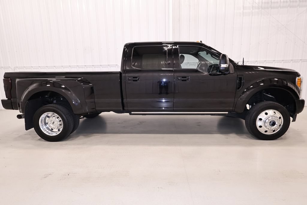 Certified 2019 Ford F450 Platinum w/ Platinum Ultimate Package AWD/4WD image 2