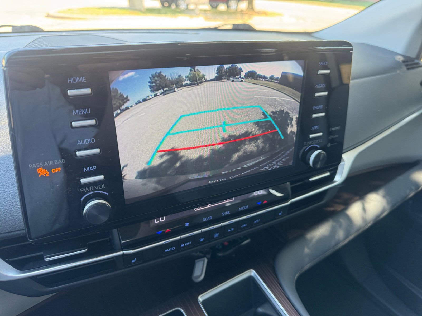 Used 2021 Toyota Sienna XLE image 32