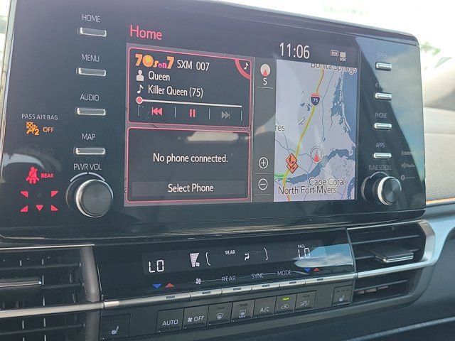 Used 2022 Toyota Sienna XSE image 28