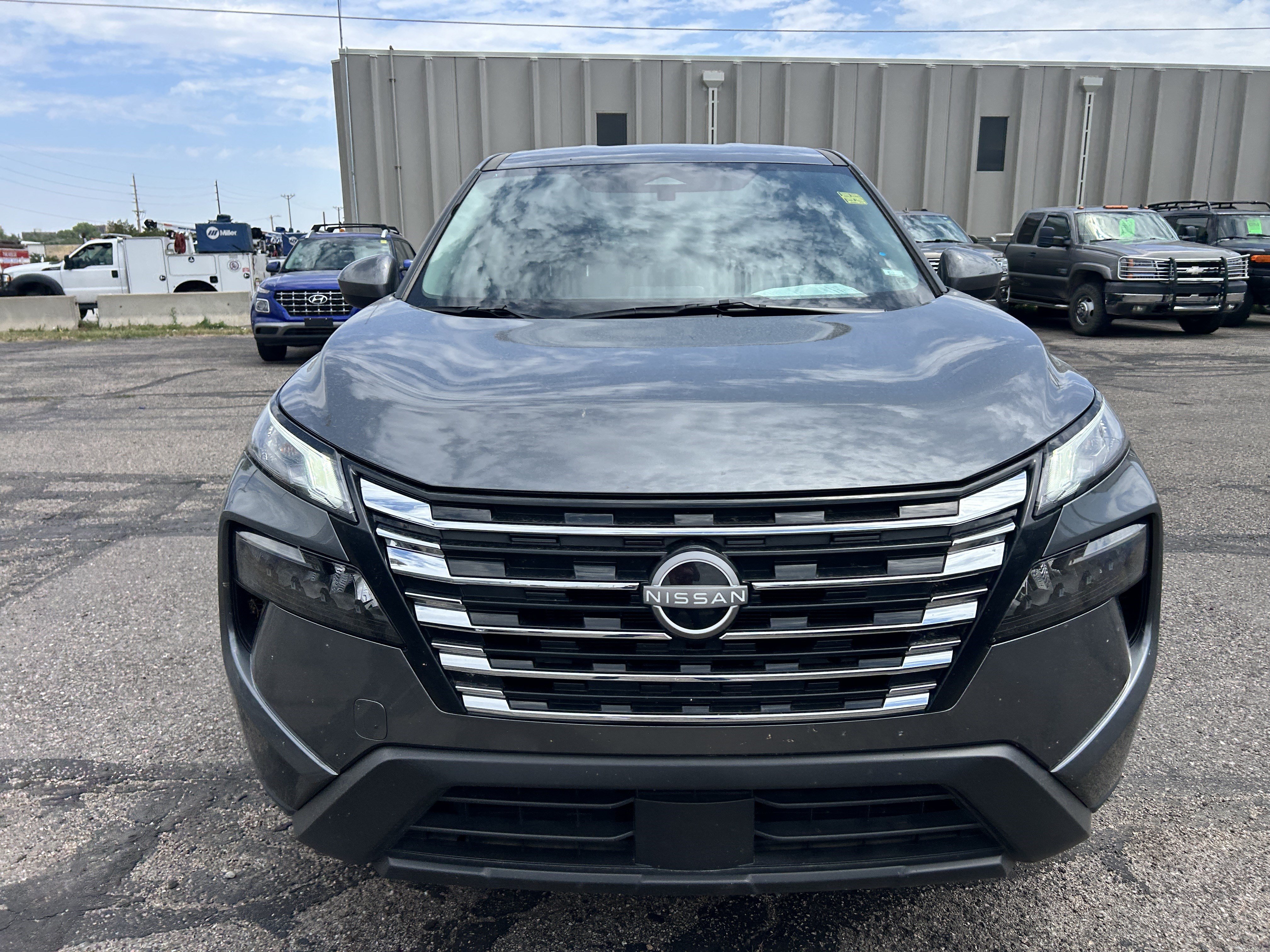 Used 2025 Nissan Rogue SV AWD/4WD image 9