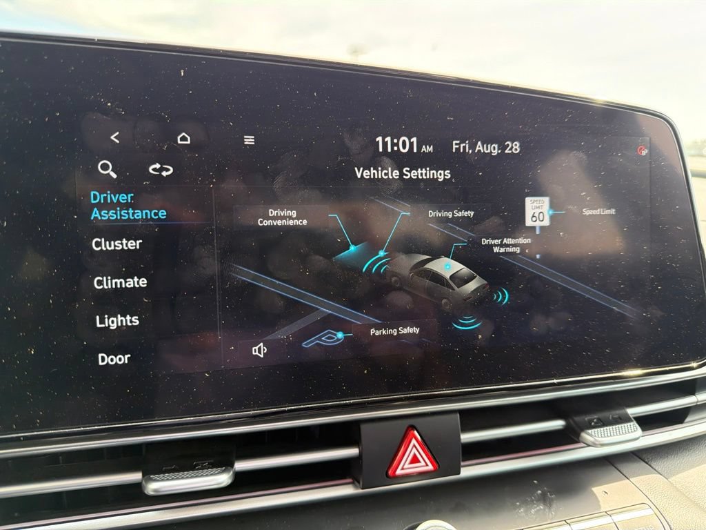 Used 2025 Hyundai Elantra SEL FWD image 35