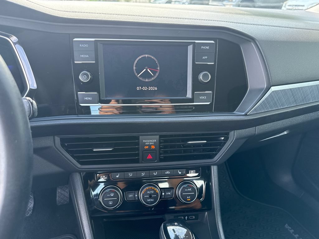 Used 2022 Volkswagen Jetta SE FWD image 17