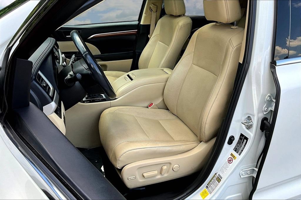 Used 2019 Toyota Highlander Limited Platinum AWD/4WD image 23