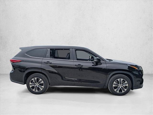 Used 2021 Toyota Highlander XLE FWD image 4