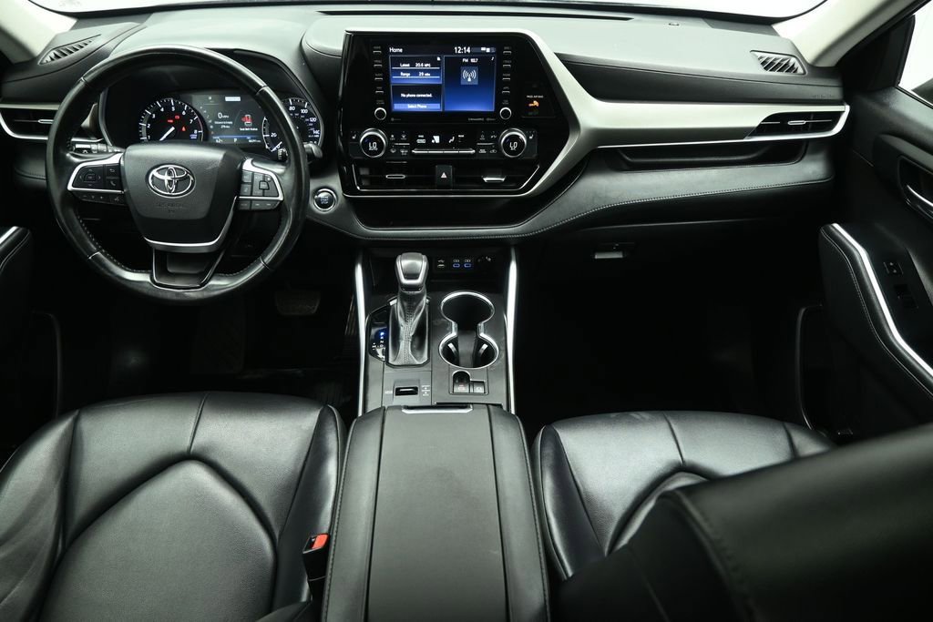 Used 2022 Toyota Highlander XLE FWD image 25