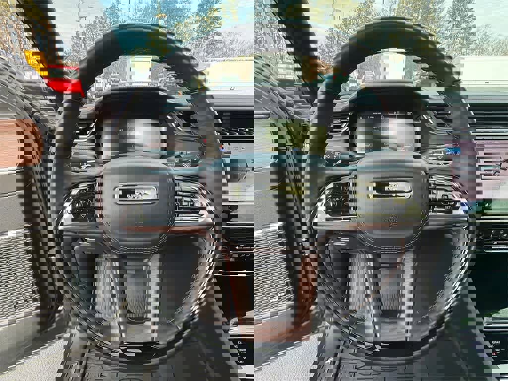 Used 2023 Jeep Grand Cherokee Summit w/ Luxury Tech Group V image 23