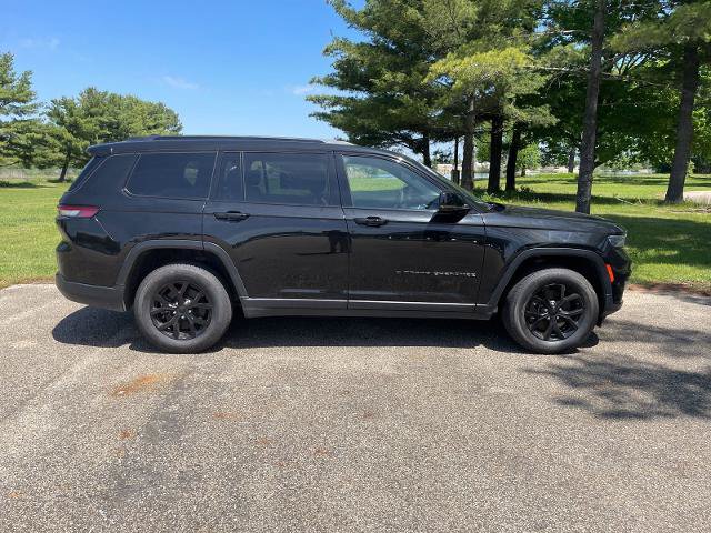Used 2024 Jeep Grand Cherokee L Altitude AWD/4WD image 9