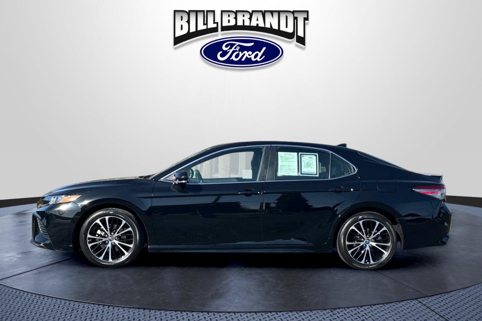 Used 2019 Toyota Camry SE w/ Convenience Package FWD image 6