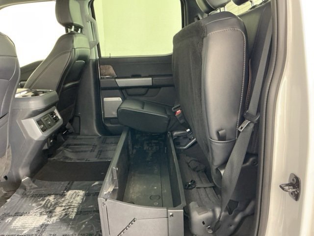 Certified 2025 Ford F450 Lariat w/ FX4 Off-Road Package image 32