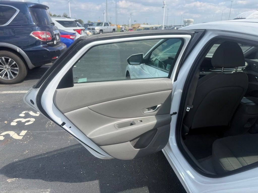 Used 2024 Hyundai Elantra SEL w/ Convenience Package FWD image 36