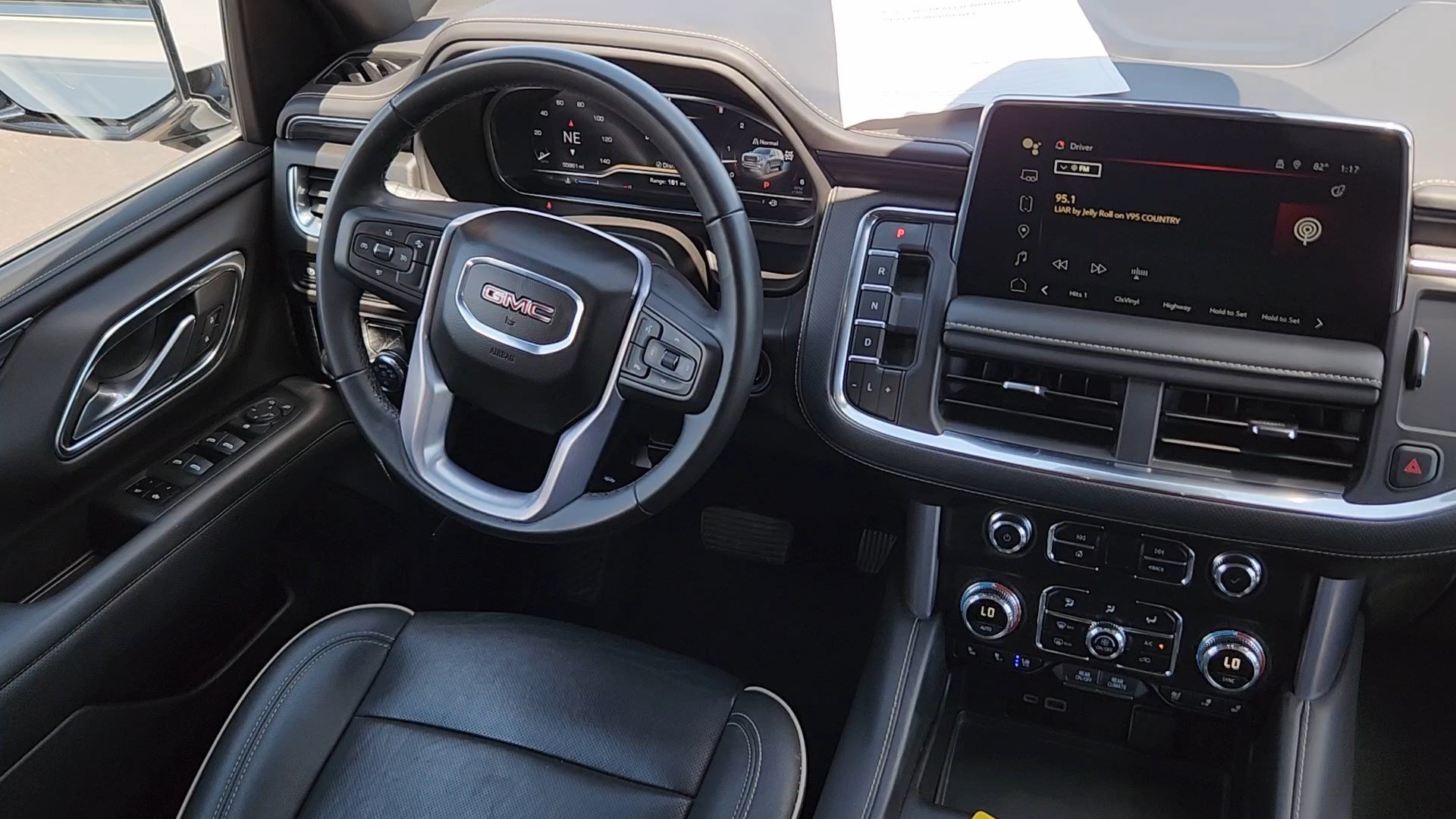 Used 2024 GMC Yukon SLT AWD/4WD image 5