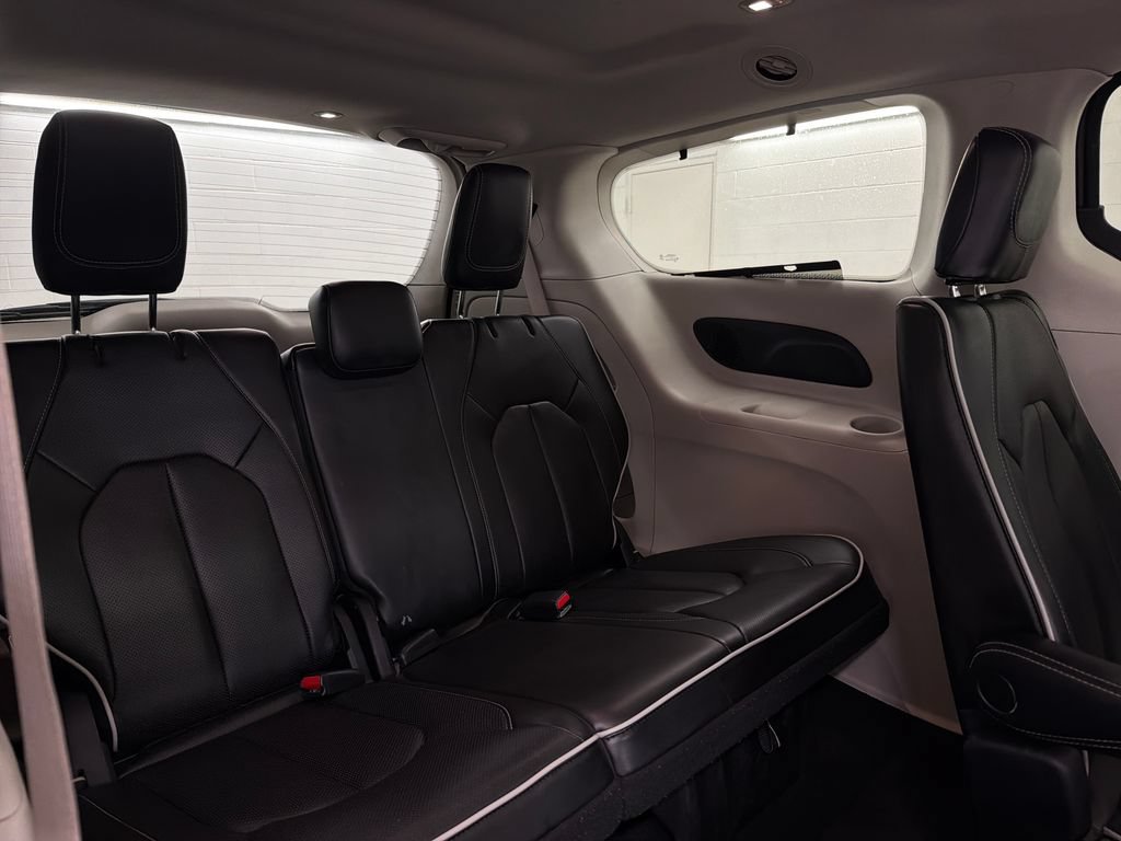 Used 2023 Chrysler Pacifica Limited FWD image 33
