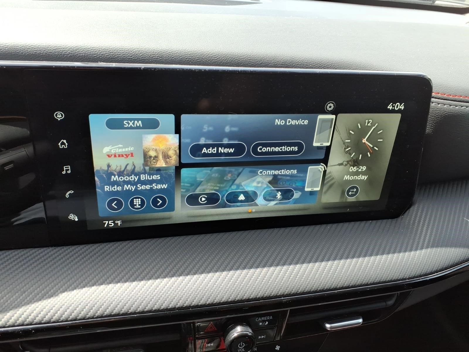 Used 2025 Nissan Kicks SR FWD image 18