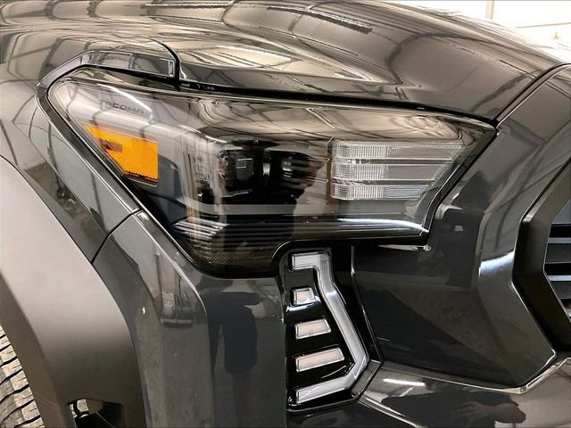 Used 2025 Toyota Tacoma TRD Off-Road w/ TRD Off Road Upgrade Package AWD/4WD image 27