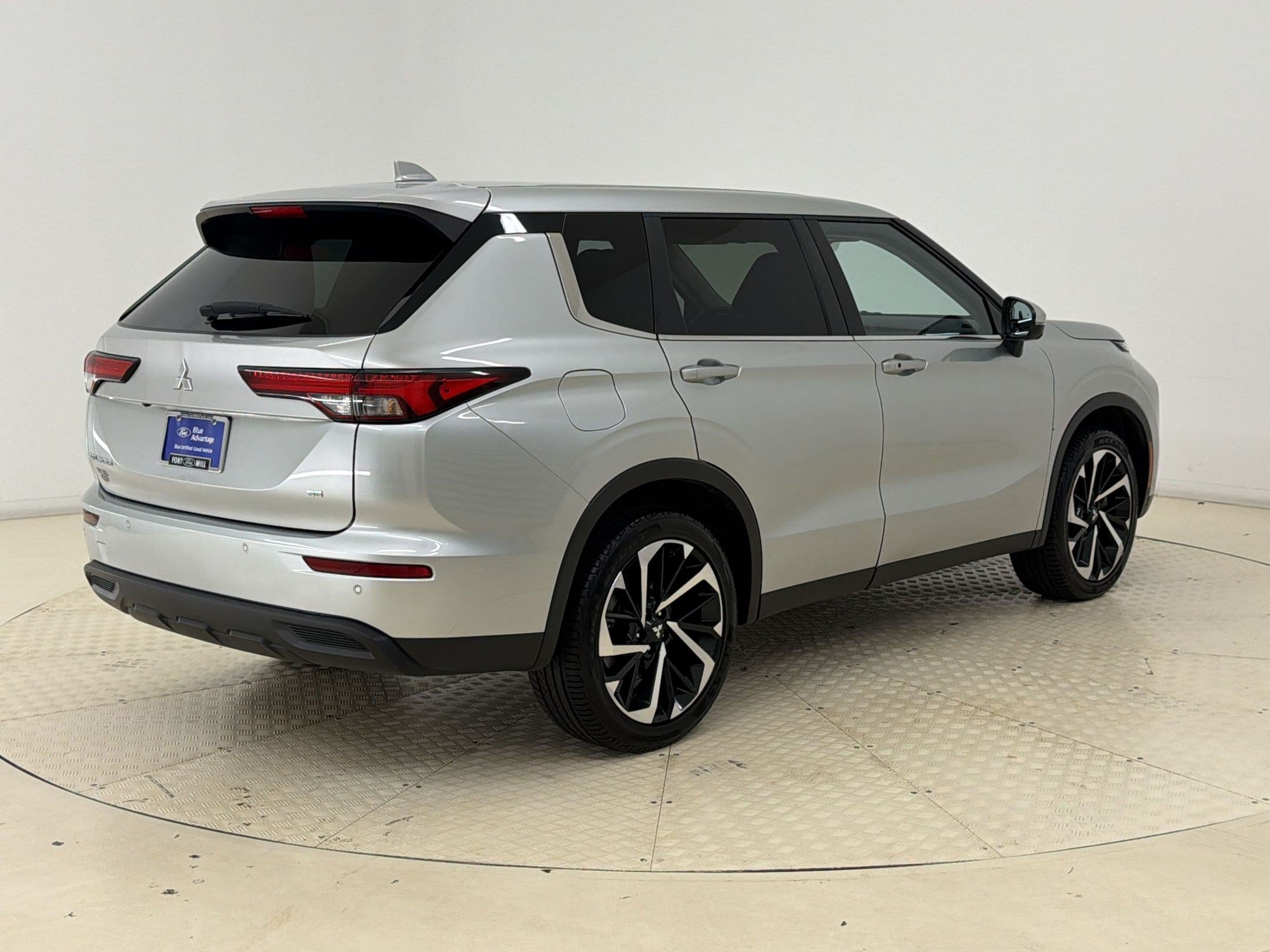 Used 2024 Mitsubishi Outlander SE FWD image 9