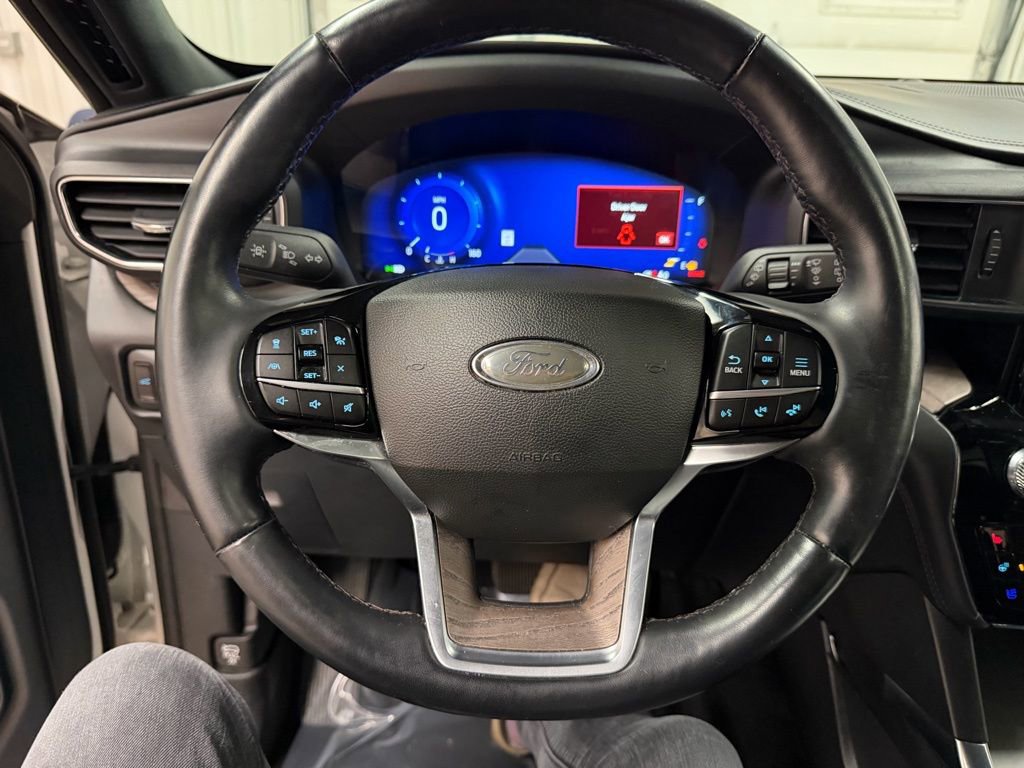 Certified 2023 Ford Explorer Platinum w/ Technology Package AWD/4WD image 40