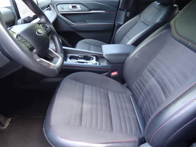 Certified 2025 Ford Explorer ST-Line AWD/4WD image 6