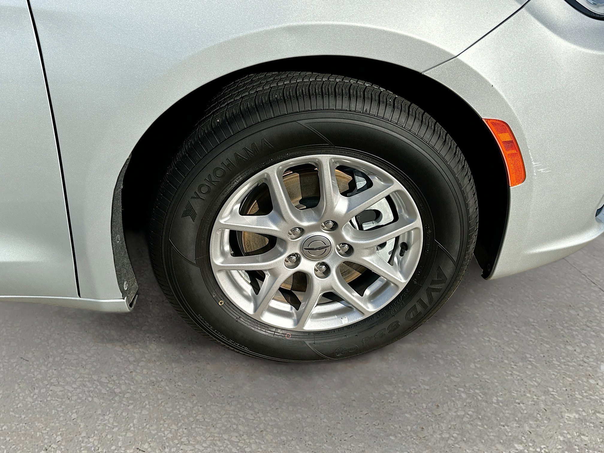 Used 2024 Chrysler Pacifica Touring-L image 29