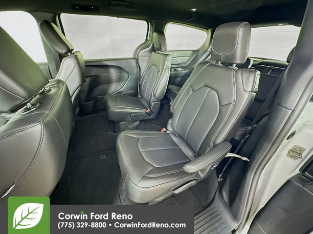 Used 2025 Chrysler Pacifica Select AWD/4WD image 23