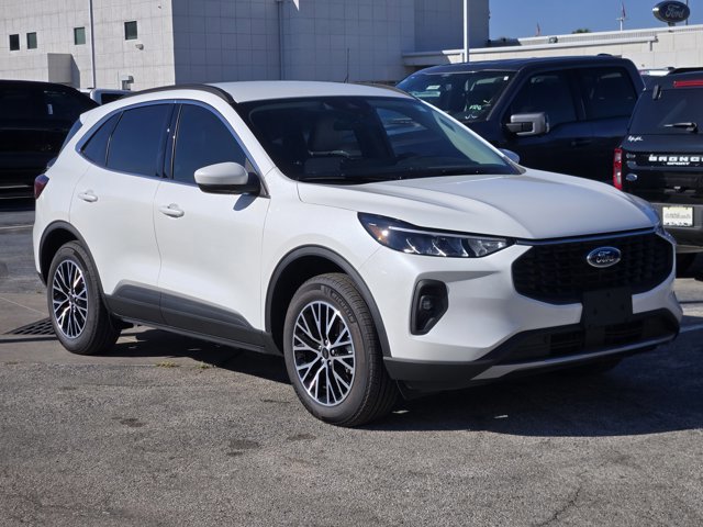 Certified 2025 Ford Escape SE image 3