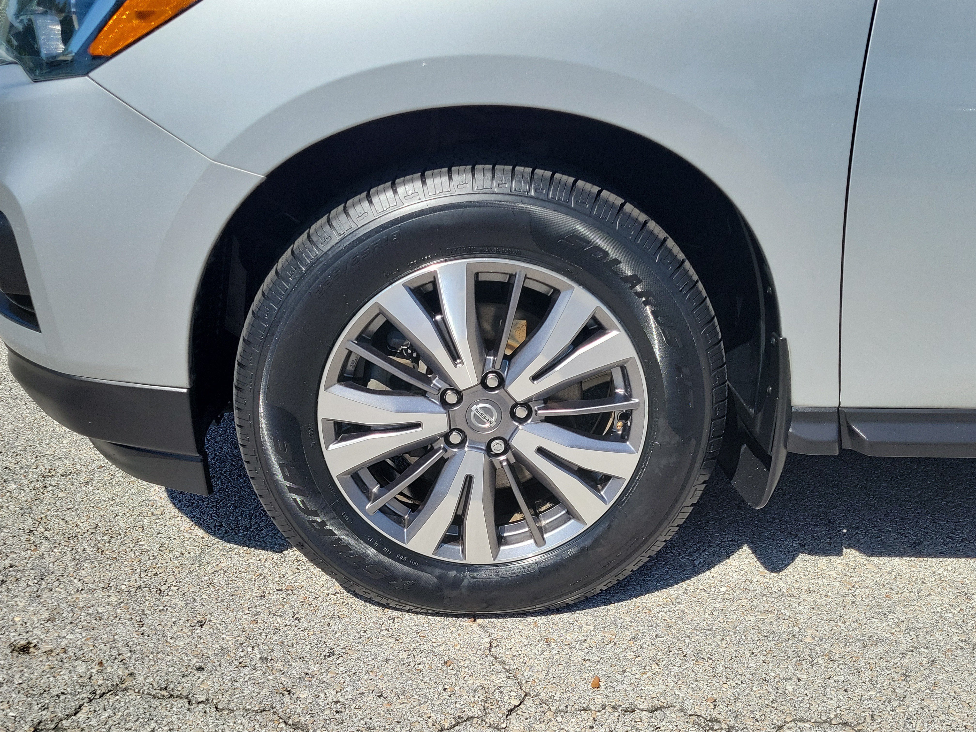 Used 2019 Nissan Pathfinder SL FWD image 5