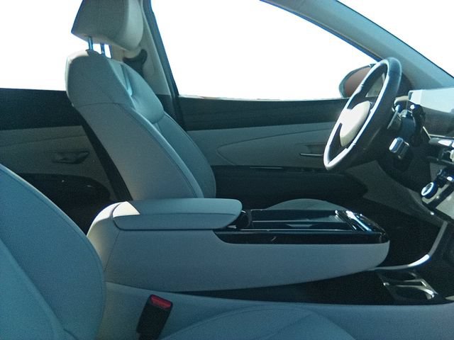 Used 2025 Hyundai Tucson Limited AWD/4WD image 3